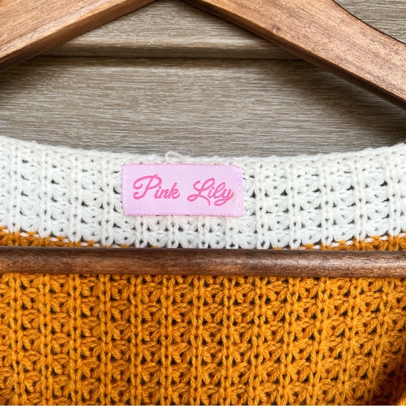 Pink Lily Stiped Gold and White V-Neck Chunky Knit Pullover Sweater Size… - Picture 3 of 4